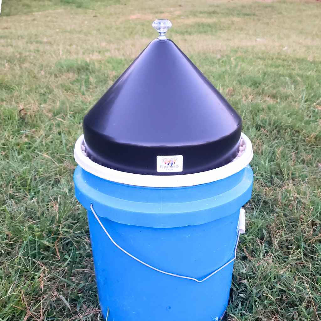 shabby-chic-5-gallon-bucket-cover-poultry-pyramid-roost-proof-crystal-finial-black-anti-roosting-lid